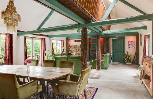 Portengen Villa | BoHo Experience Wellness, Jacuzzi, Sauna, BBQ, Garden, Sleeps 10