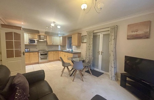 Bracknell Apartment | Bracknell Spacious Two Bedroom Apartment