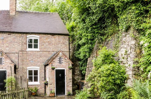 Ironbridge House | Bridge View Cottage