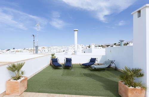 Conil de la Frontera City Center Apartment | Bright apartment in Conil, quiet area with sea view.