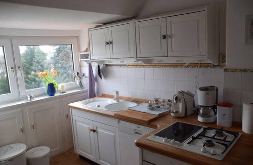 Region Hannover District Apartment | Bright apartment in Hemmingen. Exhibition center 10km away. Fast Wi-Fi for free.