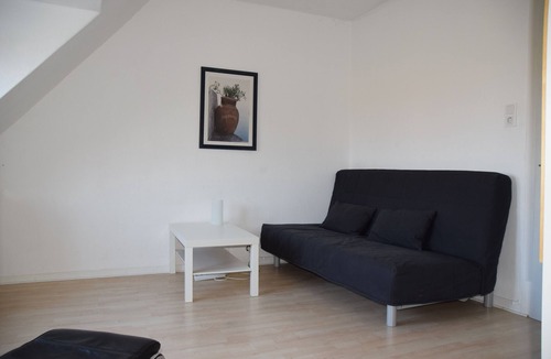 Region Hannover District Apartment | Bright apartment in Hemmingen. Exhibition center 10km away. Fast Wi-Fi for free.