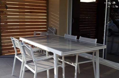 Ledenon House | Bright cottage with terrace, garden and parking