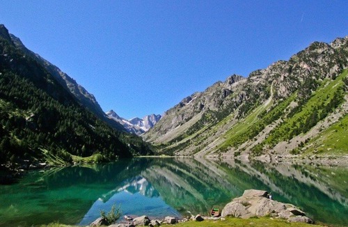 Cauterets Apartment | Bright T2 Apartment with Private Parking, Sleeps 4, Balcony, Near Ski Lifts