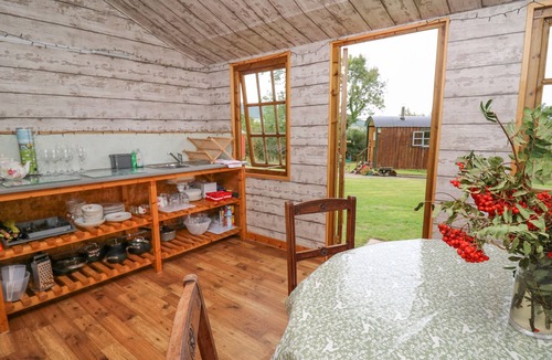 Llanfihangel Tal-y-llyn Cottage | Brown Hare Shepherds Hut