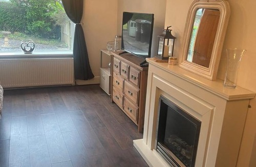 Newark upon Trent House | Budget Friendly, comfortable 3 BR HSE,Close to City Centre,Sleeps 5