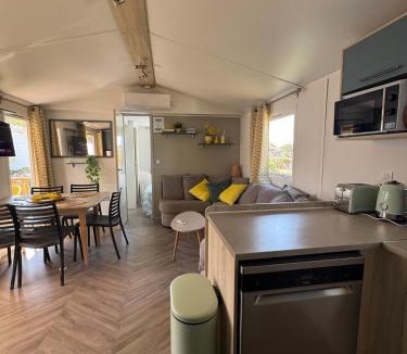 Lattes House | Bungalow 341 pour 6 à 8 pers Camping Siblu 4 étoiles le Lac des Rêves