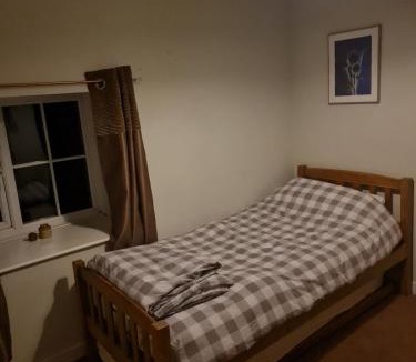 Brecon House | Bwthyn canol
