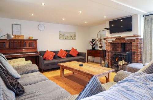 Oswestry House | Bwthyn Y Bugail Shepherd's Cottage