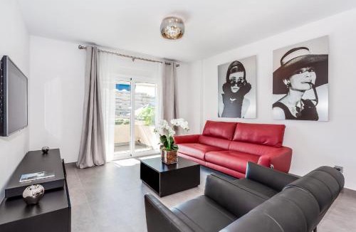 Puerto Banus Apartment | by RIVA - Gorgeous 2 Bedroom Apartment in Centre of Puerto Banus