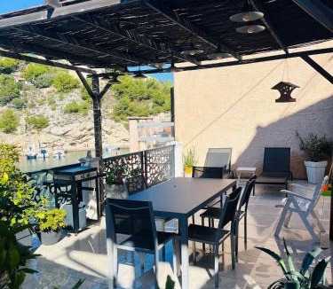 Calanque de Morgiou Bed & Breakfast | Cabanon vue mer L ilette Niolon Côte bleue
