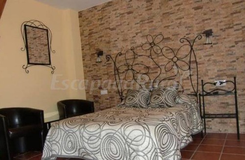 Losar de la Vera Cottage | Cabin ∙ 8 bedrooms ∙ 3 guests