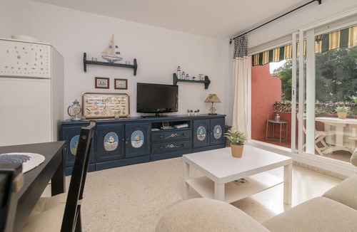 Cabrita House | CAMAROTE DE ALGETARES - Apartment with shared pool and free WiFi.