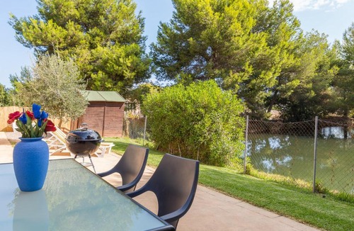 Alcudia Ski Chalet | Can Vauma Lake