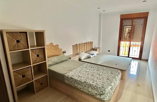 Corbera House | Casa con jacuzzi y piscina con vistas al castillo
