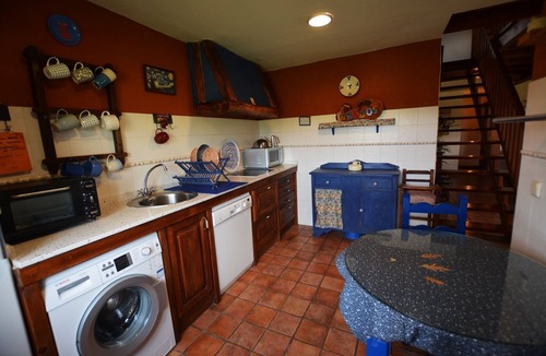 Navarredonda de Gredos Cottage | Casa del Altozano for 6 people
