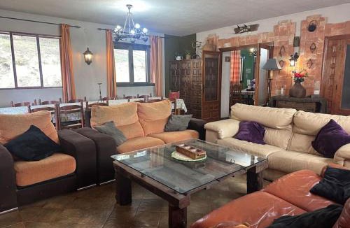 El Tiemblo Ski Chalet | Casa para fiestas 16 personas, barbacoa y terraza