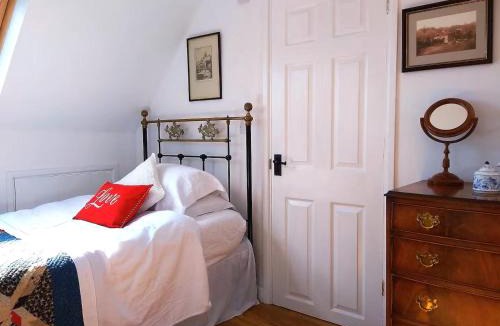 Corfe Castle House | Castle View Suite - Corvesgate Cottage - 3 room suite