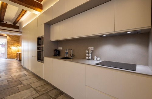 La Seu Apartment | CENTER-MODERN 1BR, 2BA-TERRACE, WI-FI, A/C