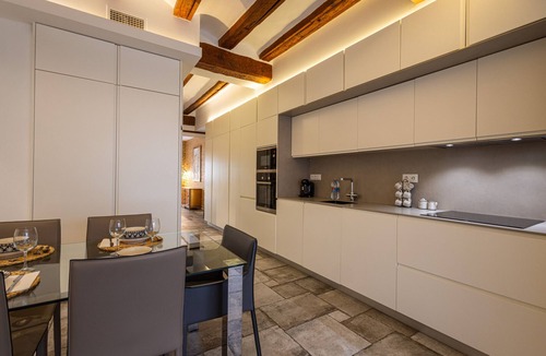 La Seu Apartment | CENTER-MODERN 1BR, 2BA-TERRACE, WI-FI, A/C