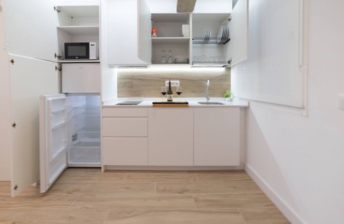 Logrono Apartment | Central Apartment in Logroño: 5-Min Walk to Calle Laurel & Gran Vía, Next to City Hall
