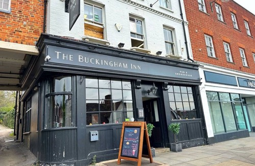 Buckingham Apartment | Central Apt #5 Free Parking + Fast Wifi + SmartTV
