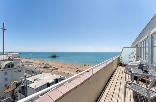 Hove Apartment | Central Beachfront Penthouse with private sun/roof terrace