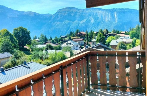 Les Carroz-d'Araches Apartment | Central Duplex 6p, 750m to slopes, WiFi, Parking, South-facing Balcony