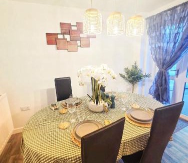 Birmingham Villa | Central Hideout