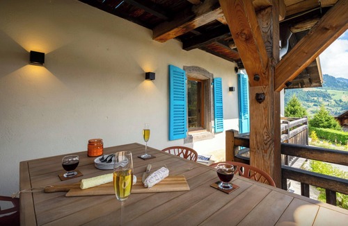 Saint-Nicolas-la-Chapelle Apartment | Chalet Belle Source B - Cosy stay for 6 - 12km from Megève - OVO Network