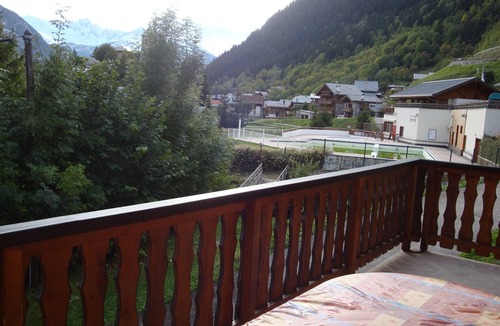 Champagny-en-Vanoise Apartment | Chalet chaleureux à Champagny - 3 chambres, grande terrasse et parking