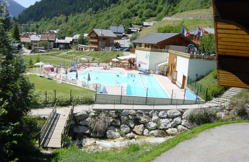 Champagny-en-Vanoise Apartment | Chalet chaleureux à Champagny - 3 chambres, grande terrasse et parking