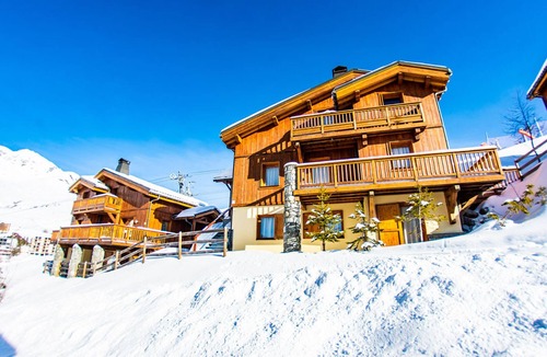 Saint-Francois-Longchamp Ski Chalet | Chalet for 10 pers., 150m² ski-in, 5 bdrm, 3 bath, WiFi, covered parking