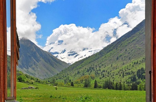 Champagny-en-Vanoise Ski Chalet | Chalet, wifi, 350m from ski slopes, terrace, fireplace or stove, parking, 130m²