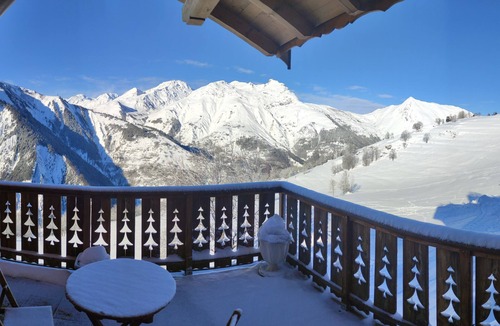 Beranger Ski Chalet | Chalet with view, sleeps 6 to 8, less than 10 minutes from the 3 Vallées slopes.