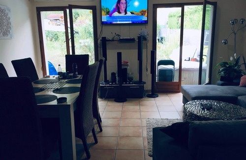 Varambon Villa | Chambre dans cadre très agréable face à la rivière D’Ain