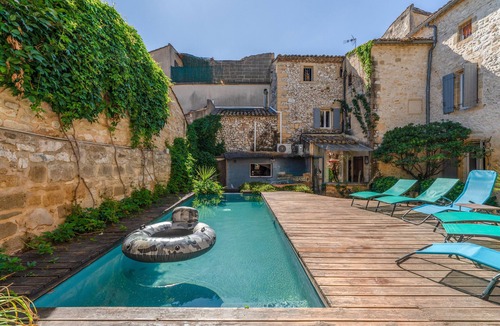 Collias Apartment | Chambre "Vieille France" avec piscine, jardin et charme provençal à Collias