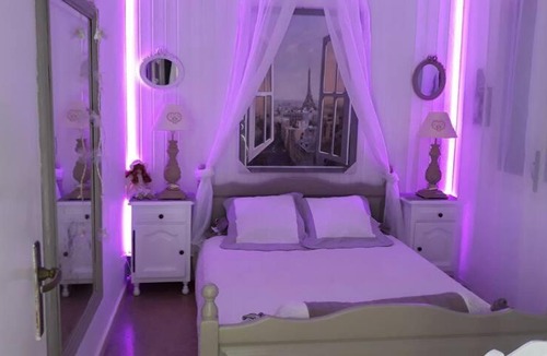 Reus Bed & Breakfast | CHAMBRES D'HÔTES CHEZ CATHERINE A REUS chambre de Paris avec salle de bains privée