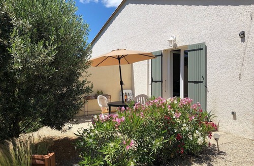 Saint-Laurent-La-Vernede Apartment | Charmant Studio Avec Terrasse et Piscine à 1/4 h d' Uzès - Climatisé