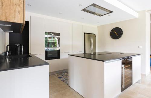 Saint-Etienne-du-Gres House | *Charmant Mas Rénové avec Piscine et Jardin au Cœur de la Provence!* - FR-1-599-17