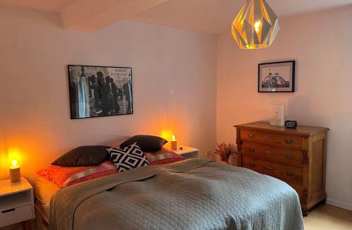 Sandershausen House | Charmante 2 Zimmer plus Bad und Balkon ohne Küche