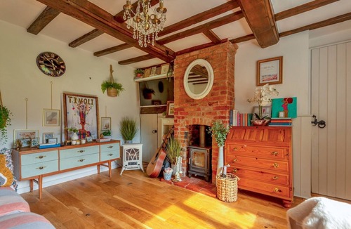 Eccleshall House | Charming 17th Cent Secluded Country Cottage+Garden - Pass the Keys