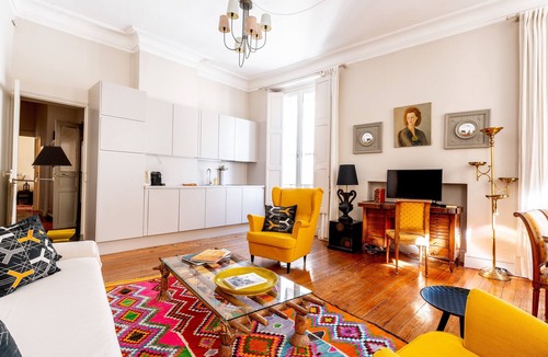 Avignon City Centre Apartment | CHARMING APARTMENT/HISTORICAL CENTER AVIGNON/200m PALACE OF POPES/AC