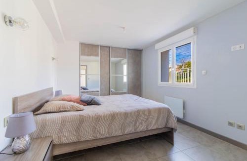 Port-de-Bouc Apartment | Charming appartement with Terrasse - proche des plages