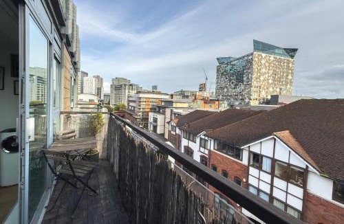 Convention Quarter Hotel | Charming Central Studio with Balcony in Birmingham
