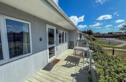 Oulton Broad Ski Chalet | Charming Chalet On A Fantastic Holiday Park In Lowestoft Ref 12077B