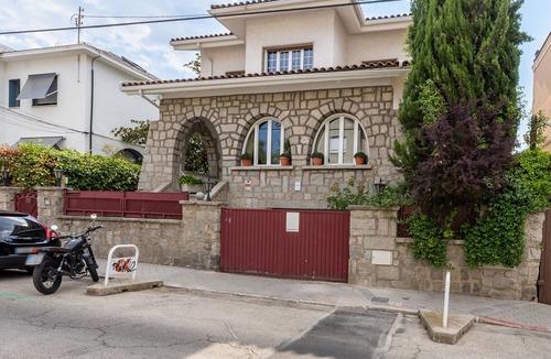 Nueva Espana House | Charming home with pool in center of Madrid sleeps 12+