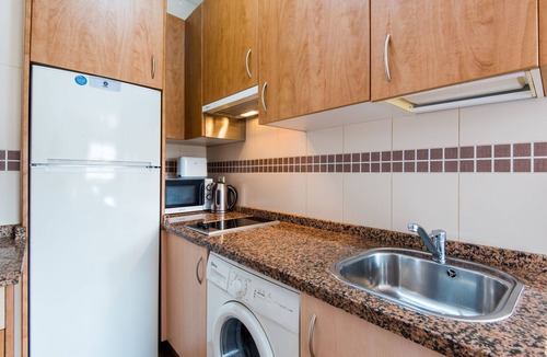 Bailen-Miraflores Apartment | Charming Studio Apartment "Loft" in Good Location with Wi-Fi and Air-Conditioning
