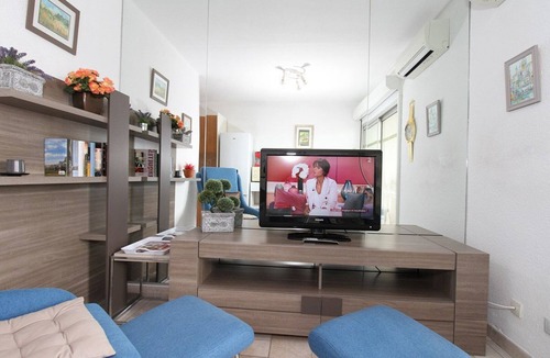 Balaruc-les-Bains Apartment | Charming T1 Apartment with A/C, 100m from Thermal Baths, Fully Equipped Kitchen, Private Loggia