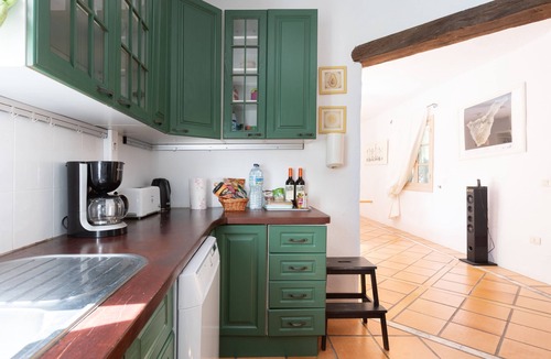Adeje Villa | CHARMING VILLA NEAR THE SEA, SEA VIEWS. CLIMATIZED POOL. AC AND WIFI FREE